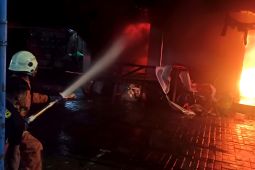 Kebakaran di Kedungdoro akibatkan seorang ayah dan anak meninggal dunia
