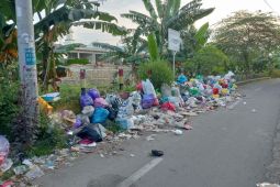 Ini penyebab tumpukan sampah di Mataram