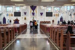 Umat Kristiani ikuti perayaan  Paskah di Gereja Katedral Palembang