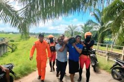 Tim SAR evakuasi jasad  suami-istri di saluran irigasi OKU Timur