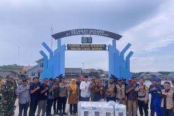 Polisi kawal distribusi logistik PSU Pilkada ke pulau terluar di Serang