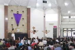 Umat Katolik Madiun peringati wafat Yesus dengan ibadat Jumat Agung