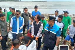 Pemprov Banten cari solusi jangka panjang atasi sampah di Teluk Labuan