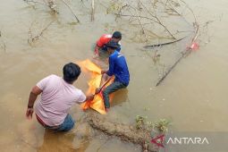 Warga Aceh Barat ditemukan meninggal mengapung di aliran sungai