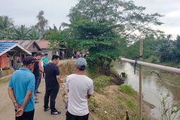 Bupati HST instruksikan PUPR segera perbaiki jalan longsor