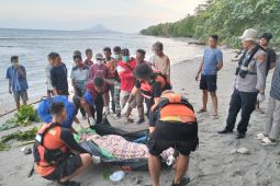 Tim SAR gabungan evakuasi mayat tanpa identitas di Pulau Sebesi
