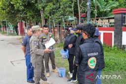 Satpol PP Kutim tertibkan penggalangan dana di ruas jalan