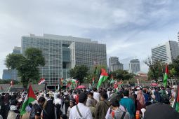 Ratusan warga gelar aksi bela Palestina di depan Dubes AS