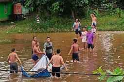 Jenazah korban banjir ditemukan mengambang di sungai