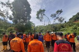 SAR Jambi tambah tiga hari pencarian orang hilang di hutan