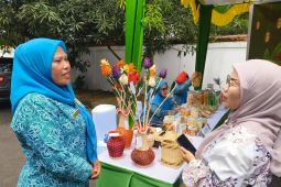 Intan Liana penjaga kerajinan keladi air Pontianak agar tetap lestari