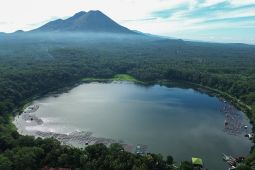 Wisata Danau Ranu Klakah di Lumajang