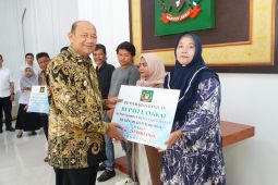 Bupati Langkat serahkan bantuan Rp 120 juta buat korban kebakaran Bahorok