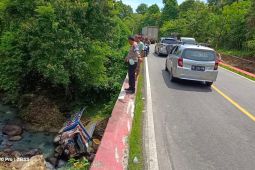 Polisi pastikan tiga orang tewas dalam kecelakaan tunggal di Pesisir Barat