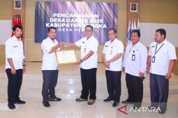 Pemkab Bangka berikan piagam penghargaan kepada "Desa Cantik"