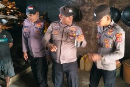 Polres SBT patroli berantas minuman  keras di wilayah kecamatan Teor