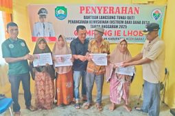 Warga kurang mampu di Ie Lhob Abdya terima BLT Rp1,2 juta