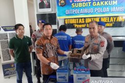 Ditpolairud Jambi ekspose  pelaku illegal fishing di Sungai Batanghari