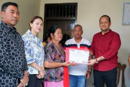 Wabup Badung berikan penghargaan tertib administrasi pada warga