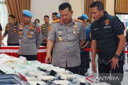 Polisi bekuk tiga pelaku penyelundupan 33 kg sabu dari Malaysia