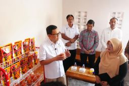 Menteri P2MI puji UMKM usaha kue kering milik pekerja migran purna di Binjai