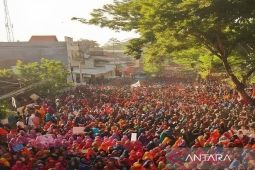 Puluhan ribu warga ramaikan Festival Rimpu di Bima