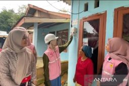 Srikandi PLN Belitung bantu pasang listrik gratis warga prasejahtera
