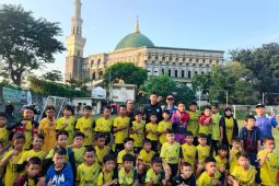 Aldyansyah Taher pemain Timnas U17 beri semangat siswa SSB Timah United Depok