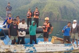 Tim SAR evakuasi nelayan terombang-ambing di perairan Alor