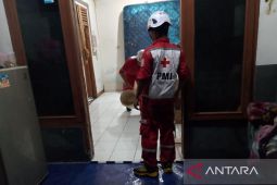 Ratusan rumah mulai dibersihkan pascabanjir oleh petugas gabungan Cianjur