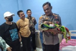 Polisi selidiki penemuan bayi perempuan di depan rumah kontrakan di Setu, Bekasi