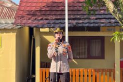 Kapolres Pesisir Barat minta personelnya tingkatkan pelayanan kepada warga