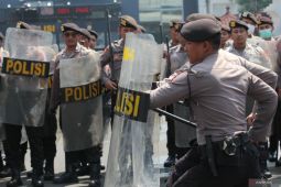 Latihan pengendalian massa pengunjuk rasa