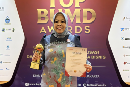 Bupati Kotawaringin Barat kembali raih Top Pembina BUMD