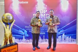 Gubernur, Direktur Utama dan Bank Kalbar toreh penghargaan tingkat nasional