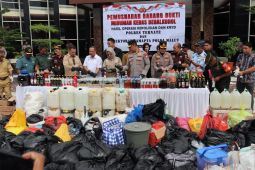 Polres Ternate musnahkan ribuan liter minuman keras hasil sitaan