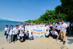 ASDP gelar Ocean Clean Up Day di Pulau Merak Besar