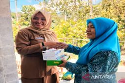 TP PKK Madina dan DPPKB lakukan pembinaan KB kesehatan di Desa Parmompang