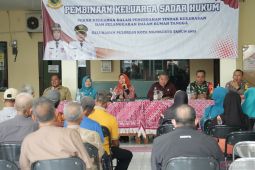 Wali Kota Mojokerto bentuk "Kelurahan Sadar Hukum"