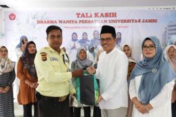 DWP Universitas Jambi salurkan tali kasih