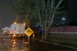 Jakarta Utara terendam banjir rob pada Selasa malam