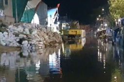Banjir Rob di Muara Angke akibat tanggul laut belum terpasang