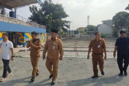 Dispora Kota Tangerang pasang rumput sintetis di dua stadion mini