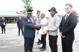 Pemprov Papua Tengah serahkan Kartu 'KO Sehat' warga binaan Nabire