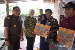 Peduli sesama, Kajati Sumsel bedah rumah warga kurang mampu di Lubuklinggau
