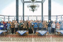 Bupati Lumajang minta pengusaha penuhi hak perlindungan sosial pekerja