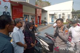 Polres Bangkalan serahkan sepeda  motor guru yang jadi korban begal