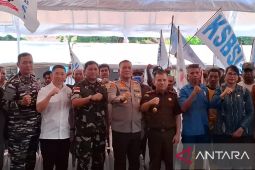 Kapolda NTT berdialog dengan ratusan buruh di Hari Buruh