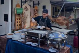 Kambing Guling by Swiss-Bellhotel Danum bisa ke rumah atau tempat kerja?