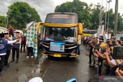 442 jamaah calon haji gelombang pertama dari Garut diberangkatkan